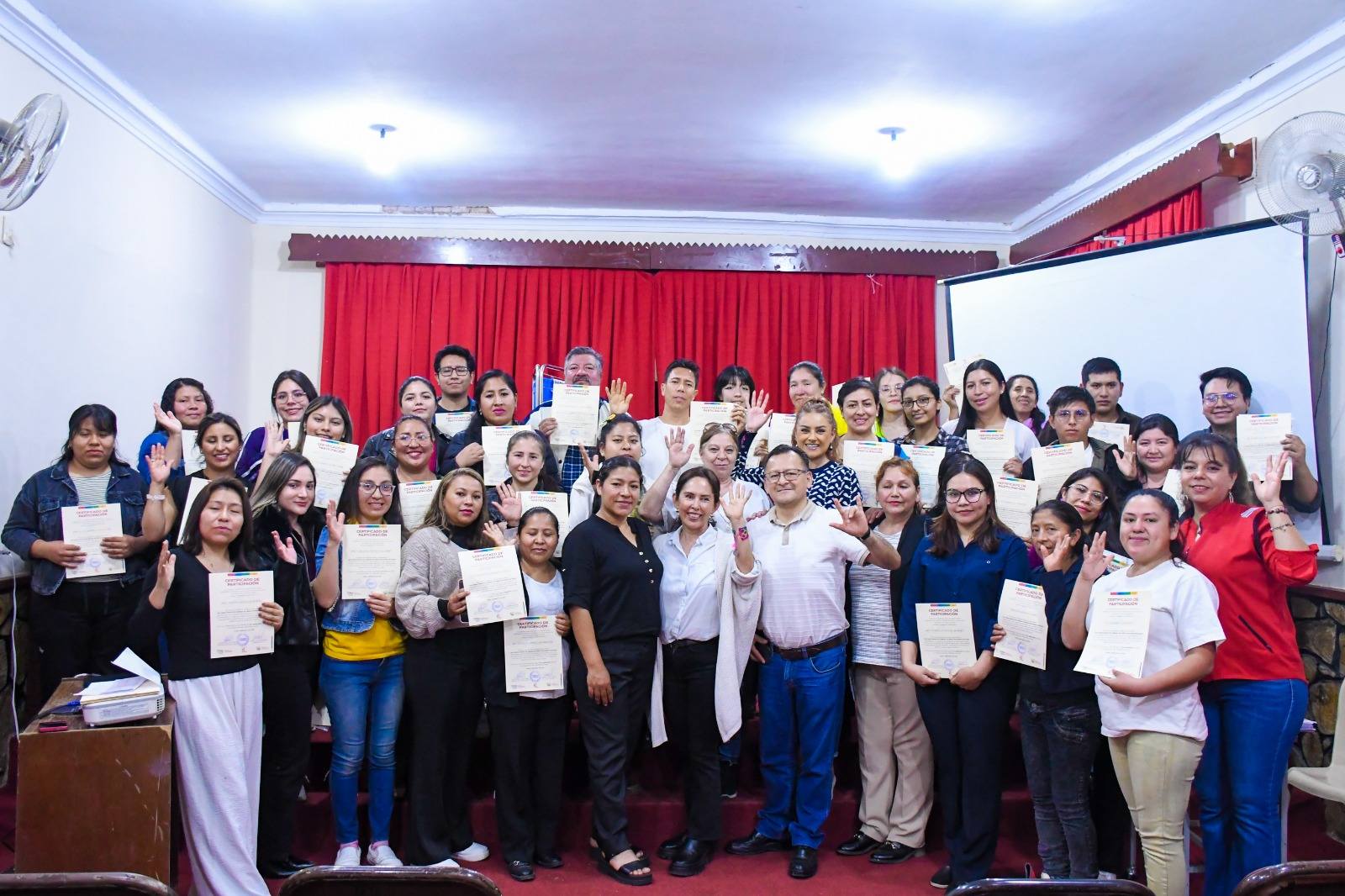 Clausura y evaluación del Primer Curso Básico de Lengua de Señas Boliviana